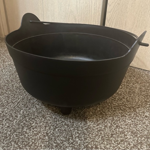 Large Halloween Plastic Black Cauldron - Picture 4 of 11
